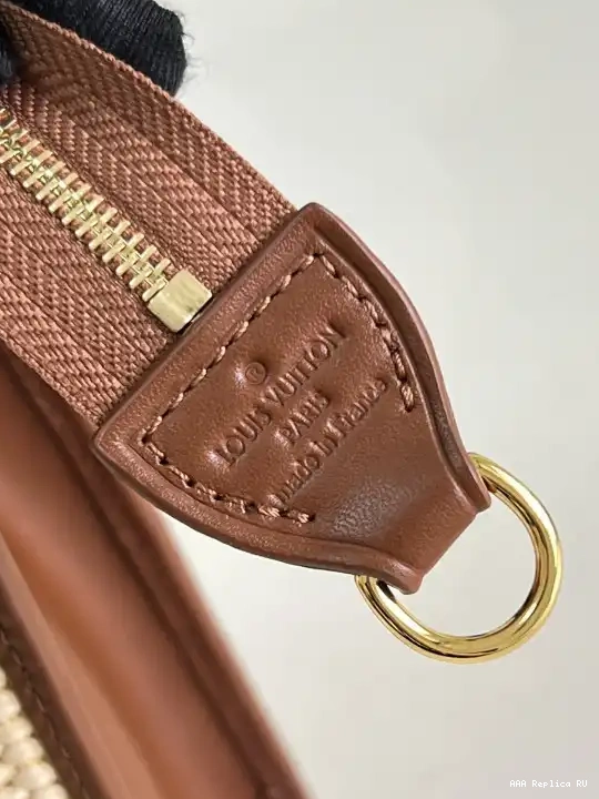 Aaa replica ru VUITTON ON TOILETRY CHAIN POUCH LOUIS 0502